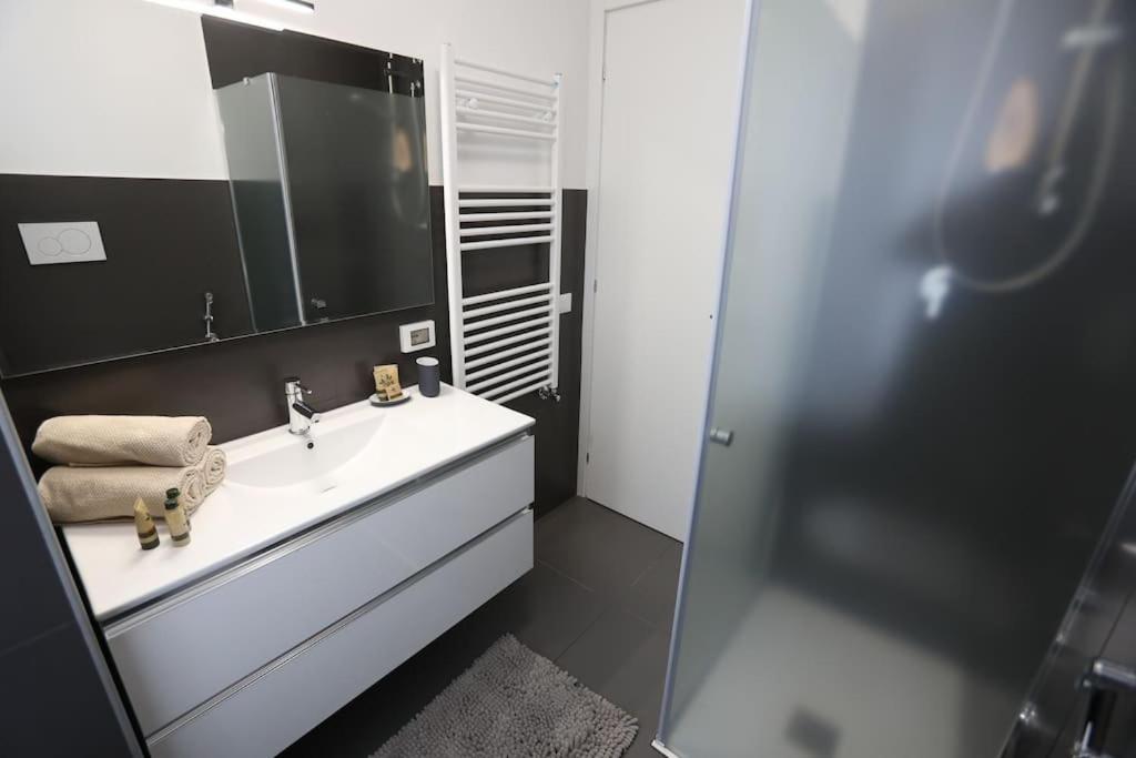 Casa Magenta Apartment 2 Valeggio sul Mincio Bagian luar foto